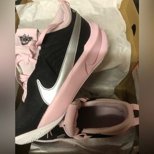 Nike Team Hustle Size 7 Youth!!